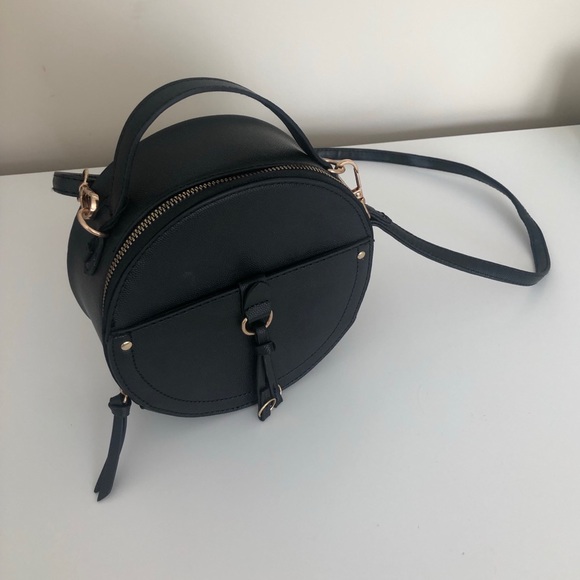 💥💥SOLD💥💥Circle mini purse - Picture 3 of 3